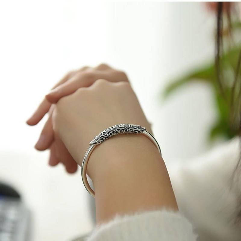 Six-Character Mantra Silver-Plated Hand-Carved Bracelet: Retro Heart Sutra Open Bangle for Men's and Women's Couple Jewelry.