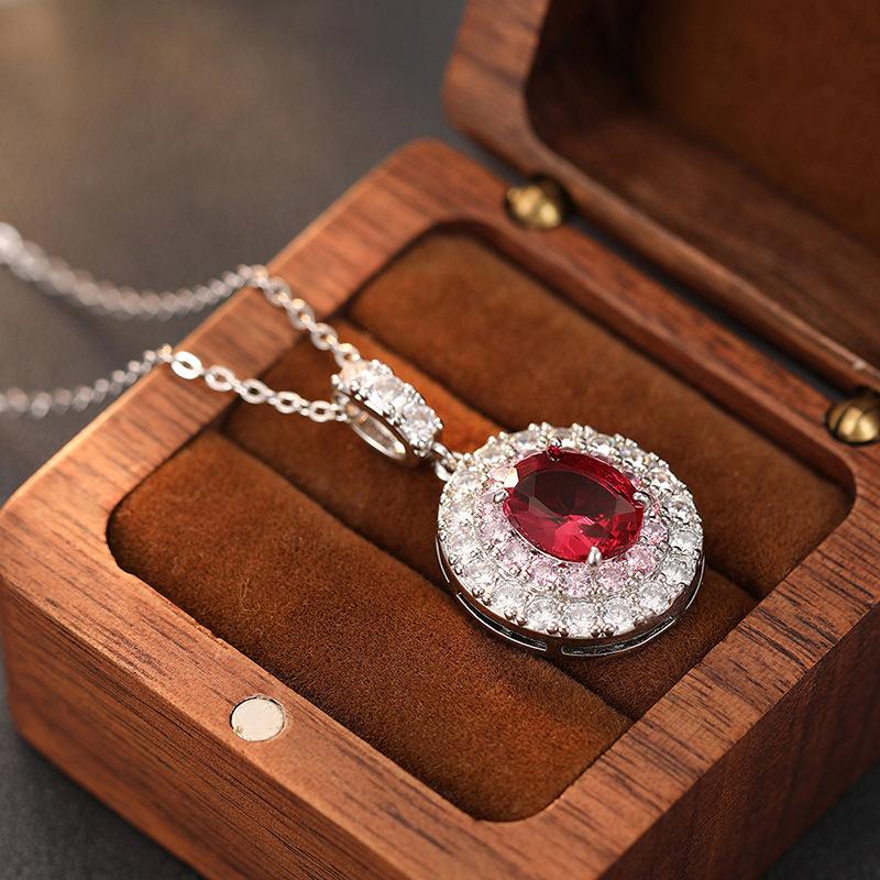 Ladies' Luxurious Oval Pendant Necklace, Paired with Double Circle Zircon Inlay, Elegant Banquet Jewelry, Daily Wear, Holiday Gift Giving