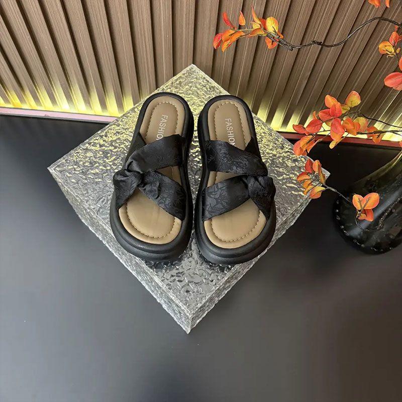 

Cool slippers female summer wear 2025 new fairy style skirt comfortable thick-bottomed beach fashion satin one-word drag 35 чорний