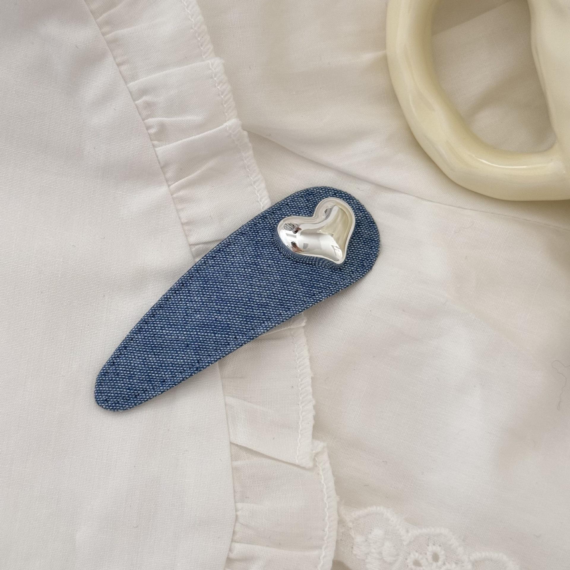 

Нишевая заколка для волос из светлого денима с металлическим бантом, любовь, новая, маленькая, свежая, клипса для челки, боковые карты для сломанных волос, аксессуары, сладости, каваи, НОВИНКА