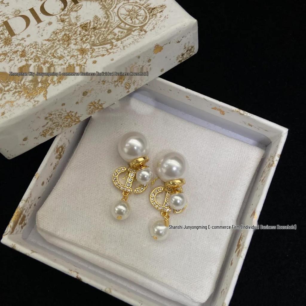 Women's Sweet Pearl Tassel Earrings with Inlaid Diamonds
