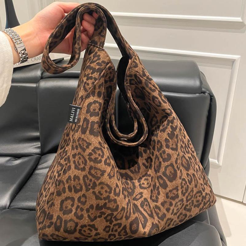 Korean version of retro leopard print large-capacity tote bag women's 2025 autumn new matte high-value shoulder armpit bag