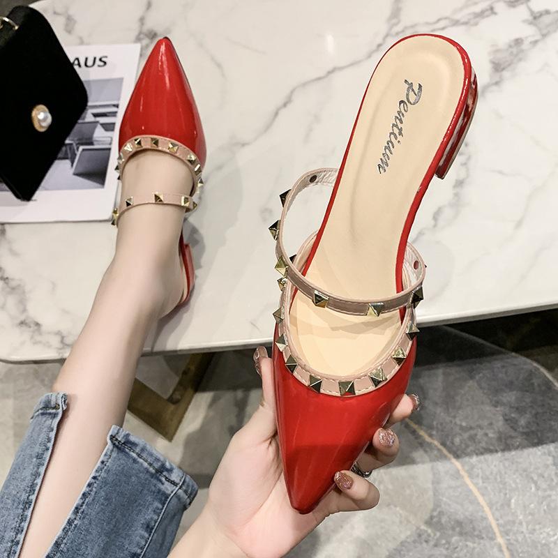 

Модные туфли-мюли с заклепками, женская уличная обувь, весна 2025, новые универсальные туфли на низком каблуке с острым носком и толстым каблуком, крутые летние шлепанцы 40