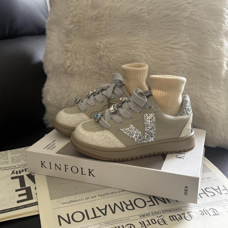 

Девочки корейские кеды весна и осень новая детская дышащая спортивная обувь модные белые туфли повседневная обувь средние и пожилые дети 30 серебряный