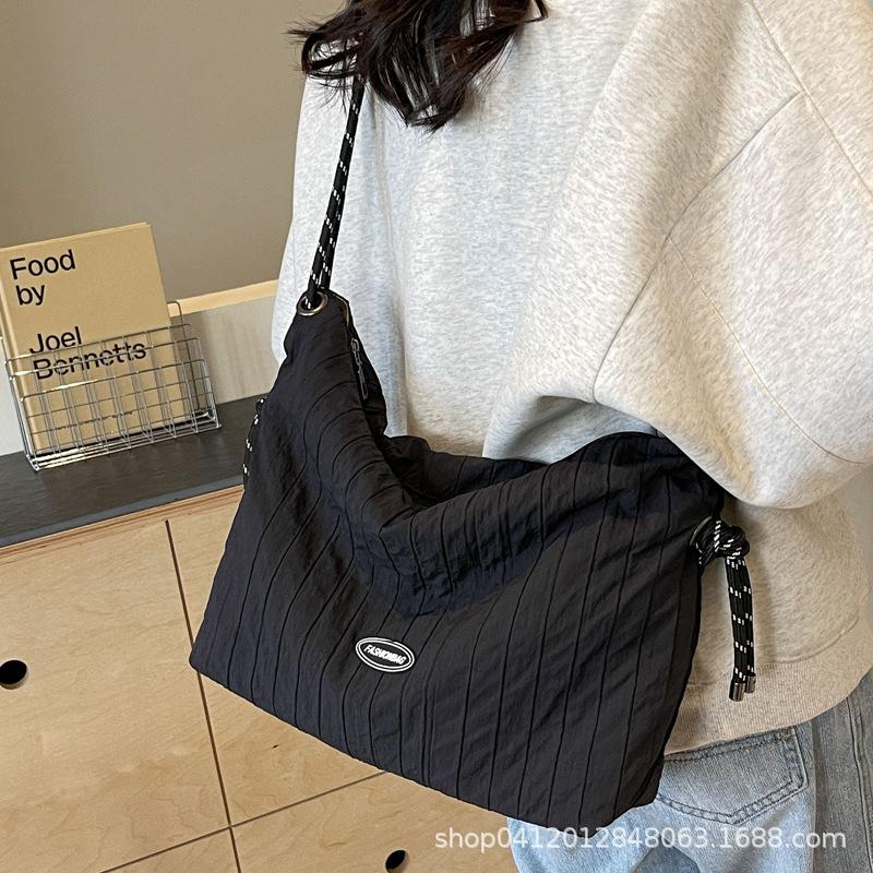 Nylon cloth casual tote bag women's 2025 new large-capacity fashion messenger bag light commuter shoulder bag