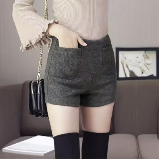 Women's Woolen Wide-Leg Shorts for Autumn/Winter - Trendy, Slimming, and Leg-Lengthening
