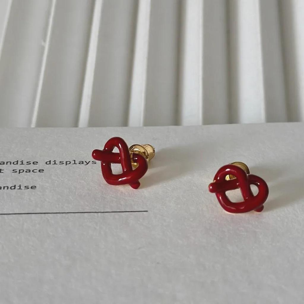 Brytyjskie Kolczyki Mini Węzełki w Kształcie Serca