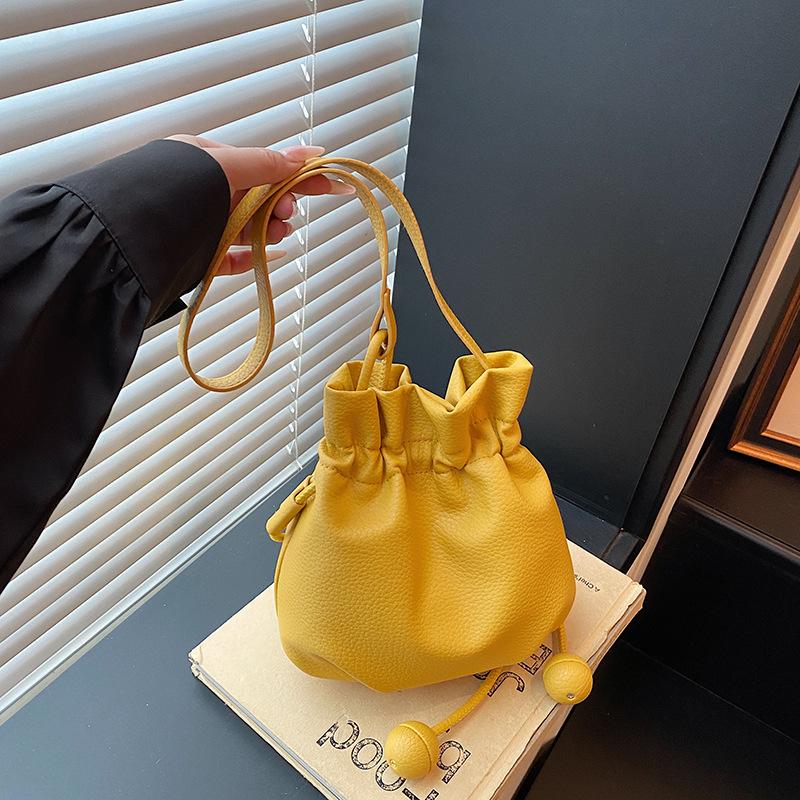 Bucket Bag Stylish and Casual Cute Mini Crossbody Bag for Work Commuting Single Shoulder Bag