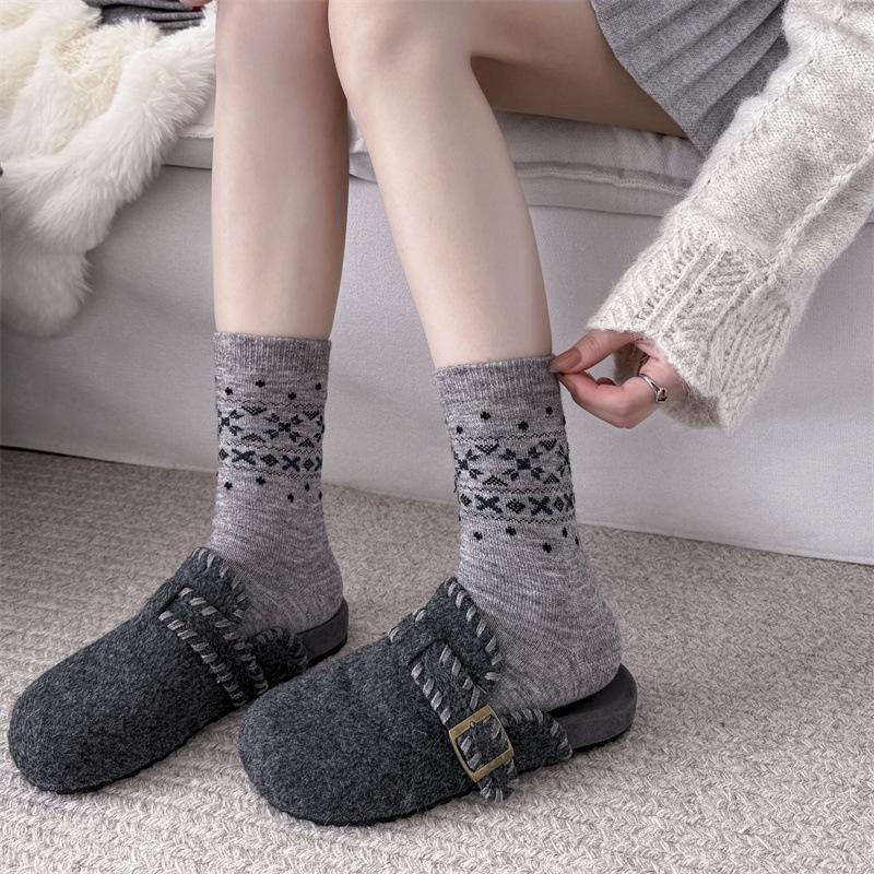 Autumn and Winter Wool Socks, Cute Cartoon Red Hat Dog Mid-calf Socks, Thickened and Warm, School-style Pile Socks