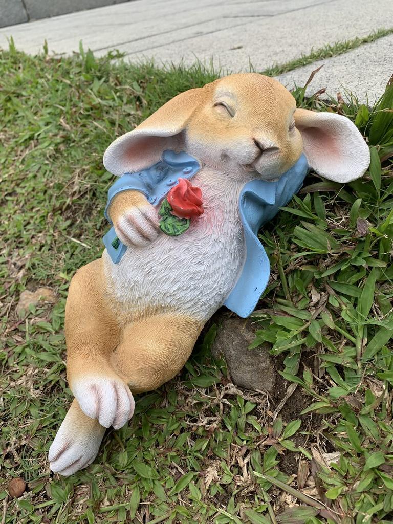 iRonrain Garden Rabbit Statue, Fantasy Bunny Outdoor Art Decoration Thanksgiving Day Animal Figurine Decoration, Garden Lawn Indoor Sculpture Christma