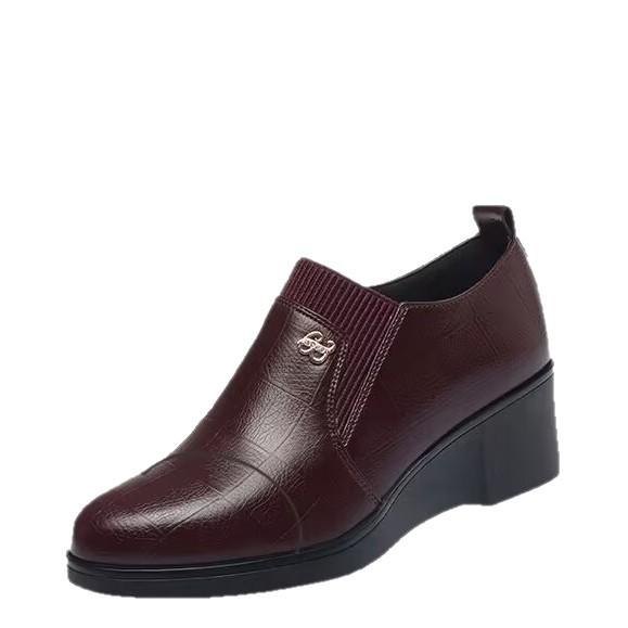Slope heel leather shoes women's 2025 new middle-aged and elderly flat-soled women's shoes soft leather soft-soled mother shoes comfortable spring an