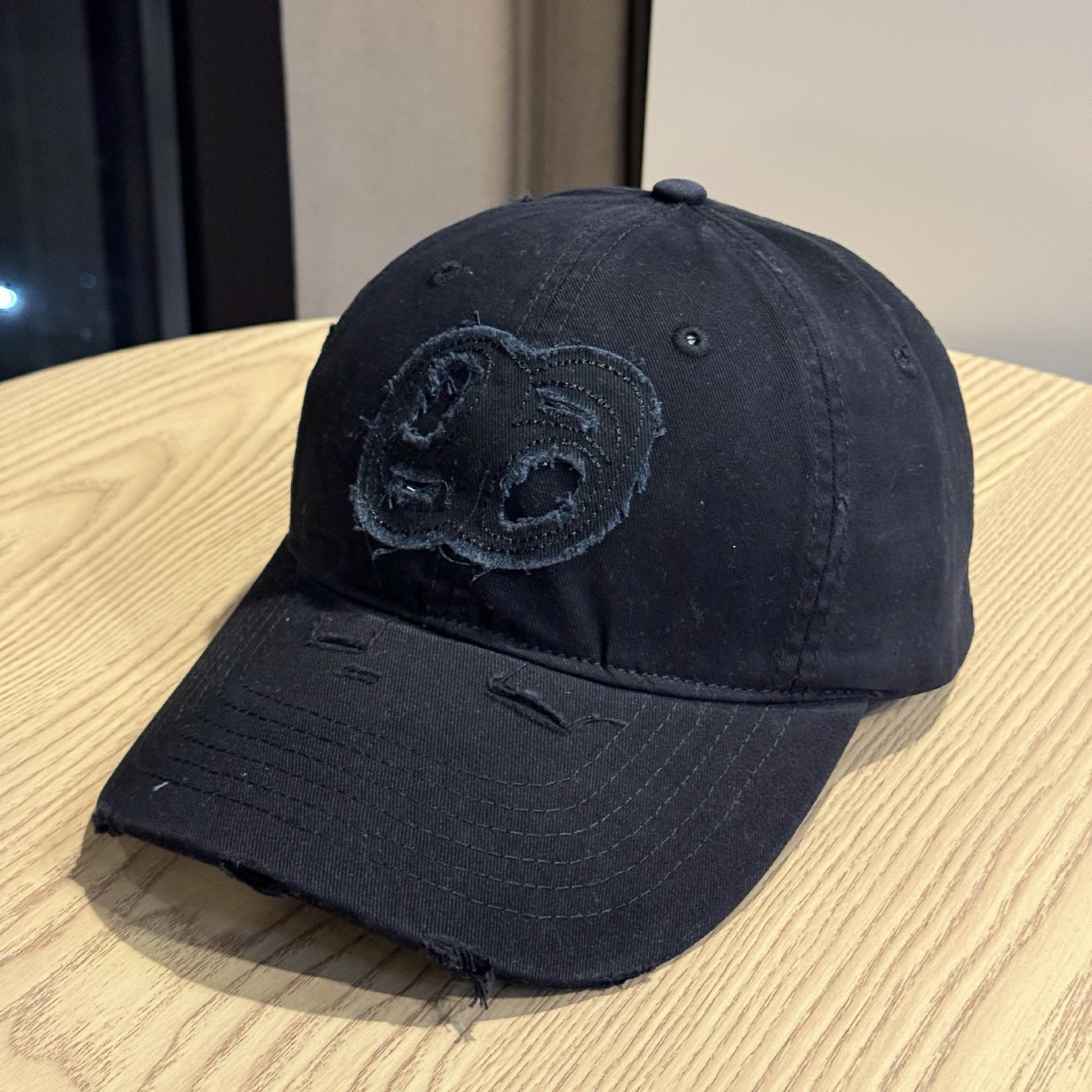 

Korean-style vintage street letter patch baseball cap for men and women, distressed and frayed, sweet and cool duckbill hat for couples Adult54-60Adjustable чёрный