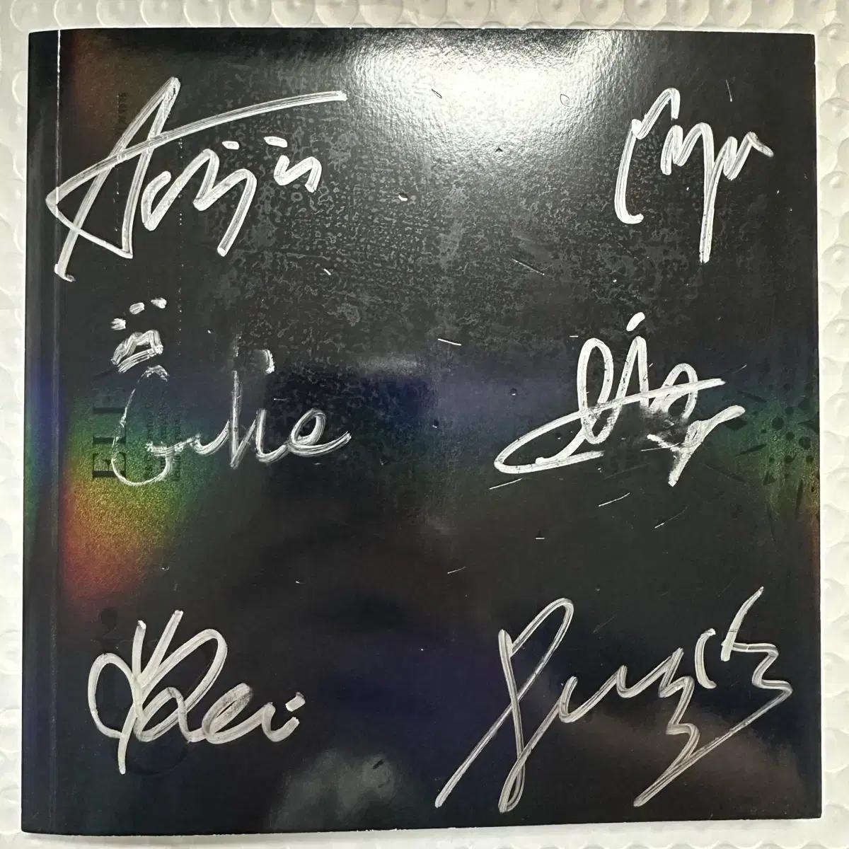 

Дебютный альбом Айва Eleven продается с автографом.