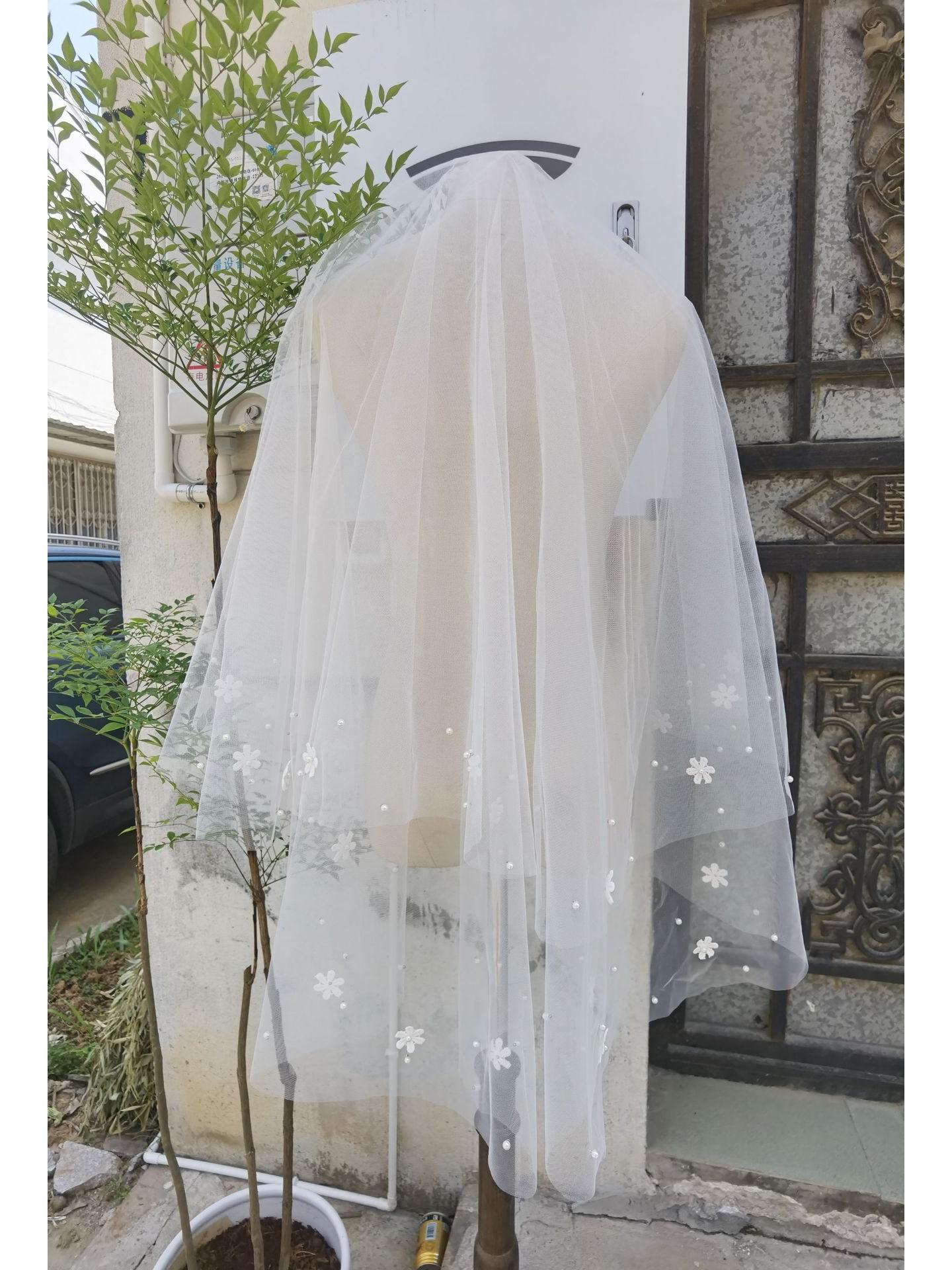 

Оригинальная двухслойная фата с бусинами и цветочным гребнем для волос, свадебные аксессуары для женщин First Layer 65cm, Second Layer 85cm белый