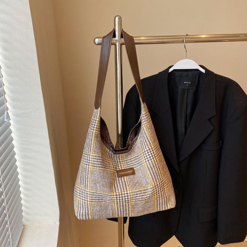 Large Capacity Bag Women'S Winter Leisure Shoulder Underarm Shopping Bag Commuting To Work Versatile Tote Bag