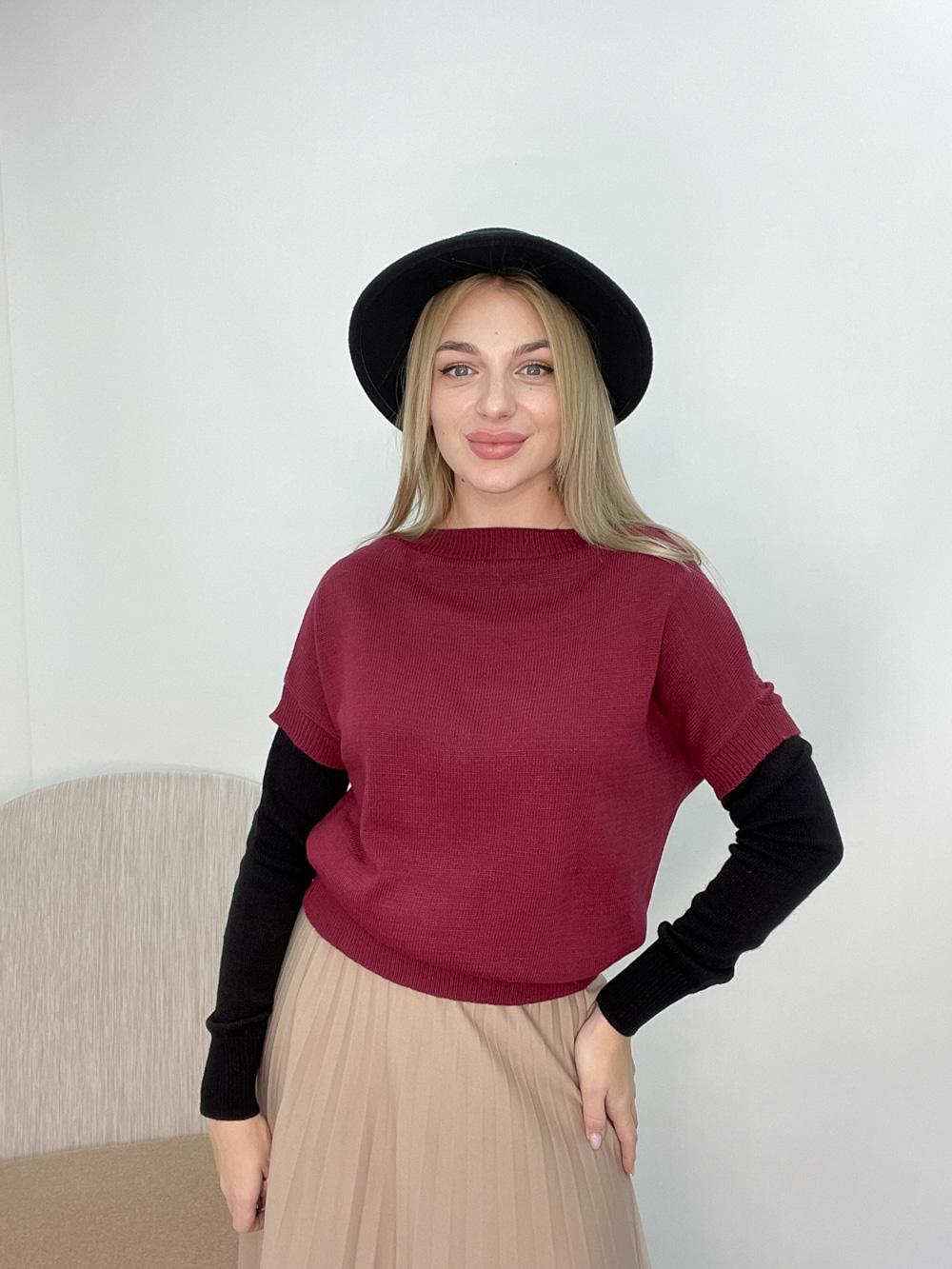 

Светр з чорними рукавами Inedit 1450 M червоний