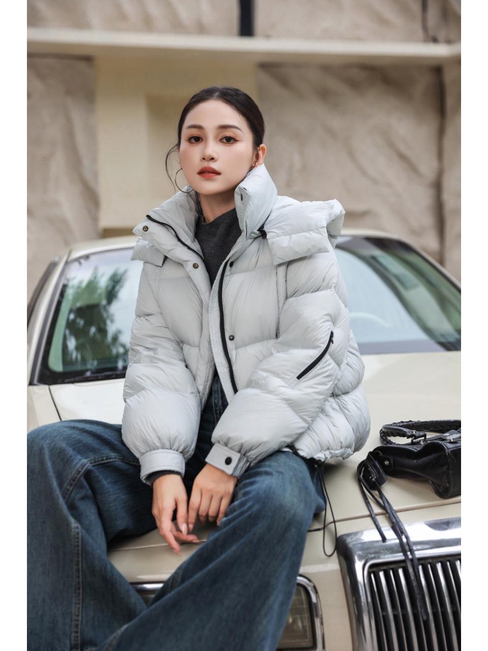 

Женская зимняя куртка 2025 года с капюшоном и толстым пуховым наполнителем - в корейском стиле, приталенного кроя M (65-75 kg) светло-синий