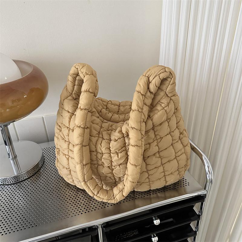 Трендова велика сумка-тоут «Хмара» для жінок у чорному, білому, хакі, фіолетовому та зеленому кольорах, модний стиль