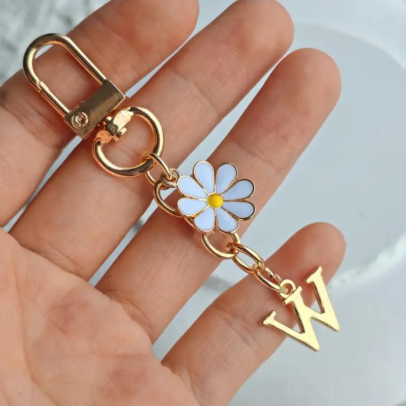 Metal Daisy Letter Keychain Fashion A-Z 26 Letters Keyring Charms Mobile Phone Key Holders Bag Pendant Accessories Couple Gift