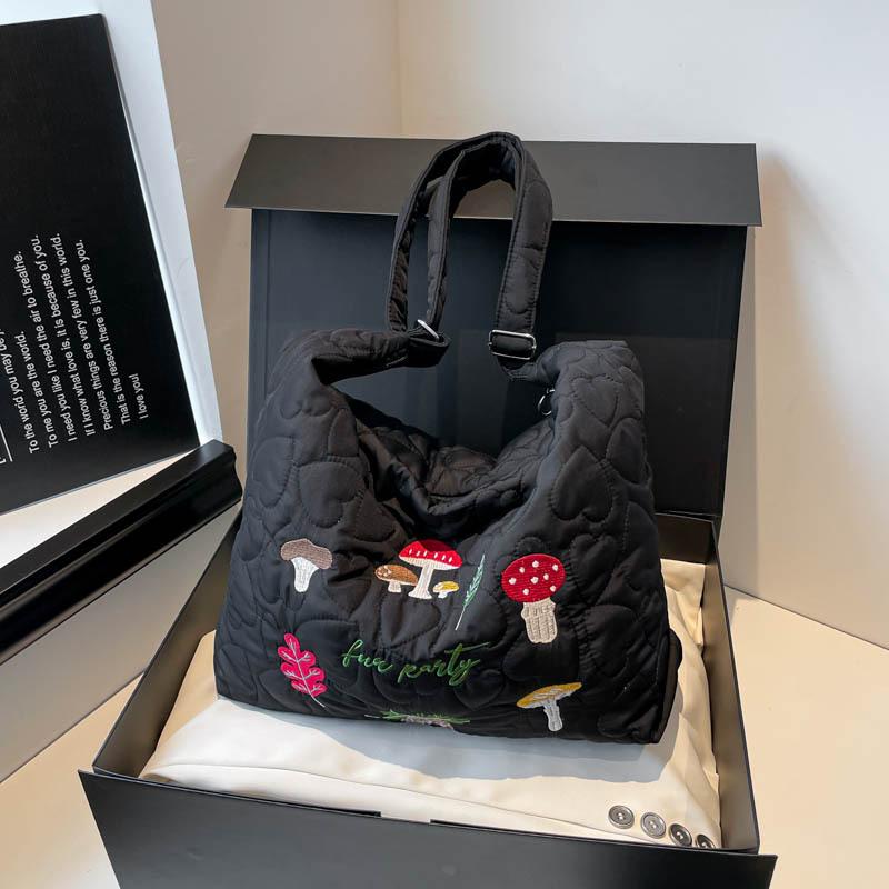 A Fashionable, Casual, Individualistic and Trendy Large-capacity Tote Women's High-quality Single-shoulder Crossbody Bag