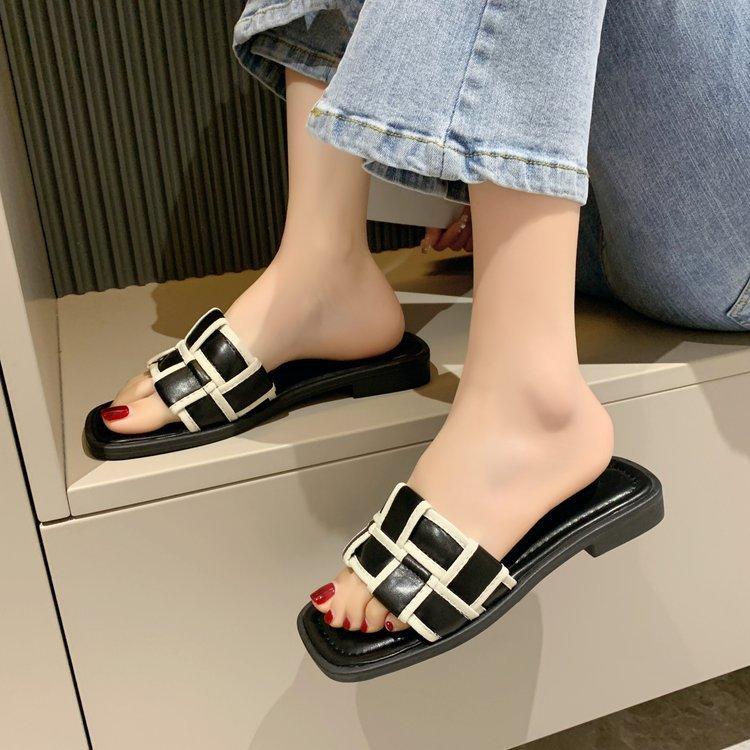 Black and White Plaid Slippers Women's Outer Wear 2024 Summer New Korean Version One-word Drag Flat Beach Shoes Sandals Women's Shoes
