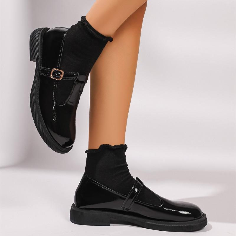 Fashion French Plus Size Single Shoes 2025 Spring and Autumn Retro T-Buckle Cutout Women's Mary Jane Shoes Square Heel