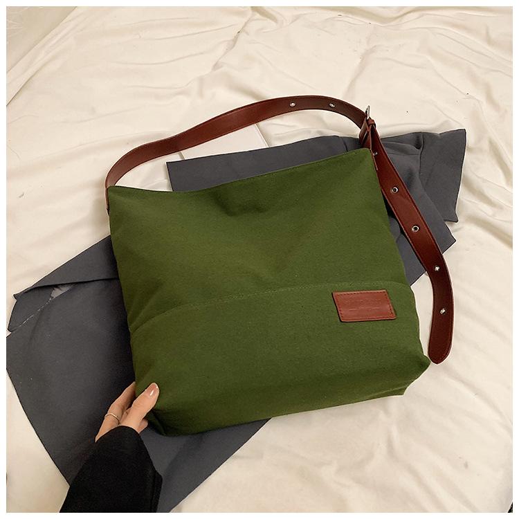 Canvas Bag Women's Large Capacity 2025 Summer New Simple Shoulder Bag Leisure Student Class Commuter Tote Bag