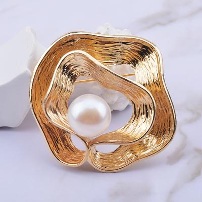 13 -14mm Pearl Brooch Fashion Joker Freshwater Pearl Brooch Thick Gold -Plated Flower Brooch Corsage