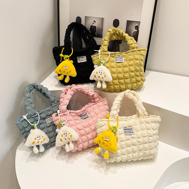 Folded cloud bag, bubble handbag going out high-value wind niche lazy wind solid color women's puff bag