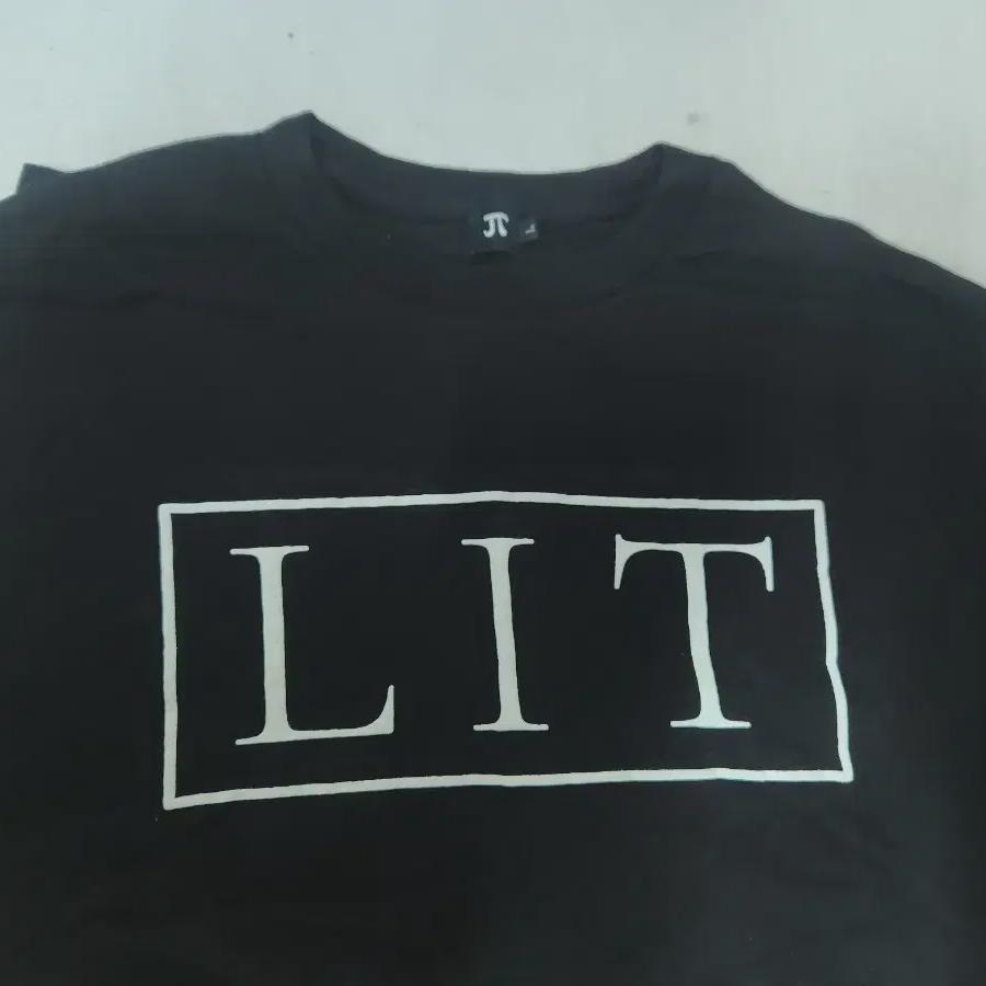 

Just s Let Short Sleeve Tee