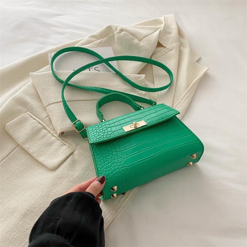 Fashionable Minimalist Women's Small Shoulder Bag 2024 Trendy Crossbody Purse Soft Pu
