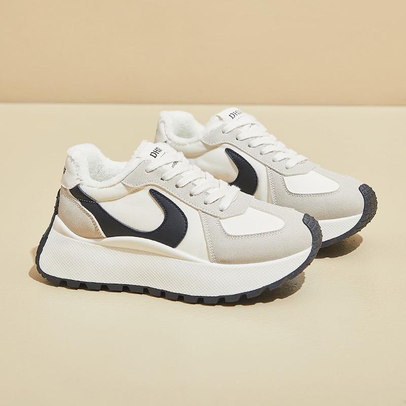 Women's Winter Casual Chunky Platform Running Sneakers With Faux Fur Lining Non-Slip Lace-Up Walking Shoes Warm Fleece Lined Tennis Sneakers for Women