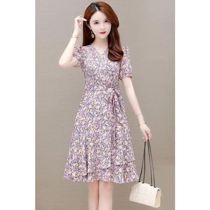 Женское весенне-летнее фиолетовое цветочное платье миди с V-образным вырезом и пышными рукавами M фиолетовый