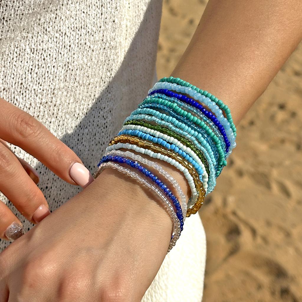 Bohemian stapelbare Perlen-Stretch-Armbänder für Damen Zufällige Farbmischung Elastische Reiskorn-Perlenarmbänder Mädchen Sommer Strand Schmuck