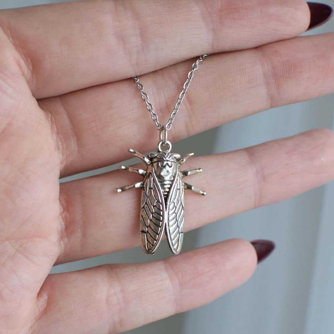 

Retro Silver Color Cicada Dangle Hoop Earrings Necklace for Women Men Gothic Insect Dangle Earrings Boho Nature Bug Jewelry Sets