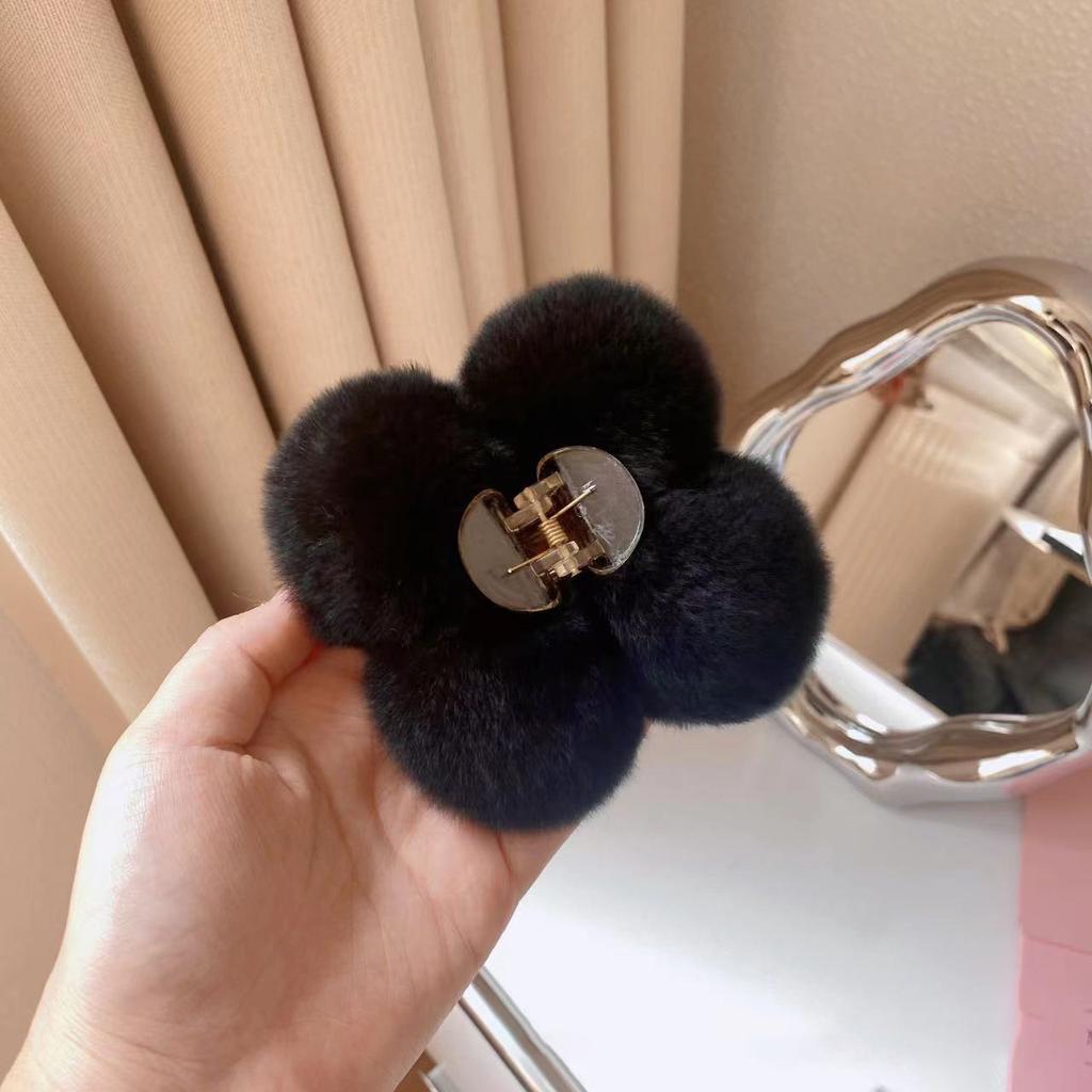 Autumn Winter Plastic Ball Grab Clip Large Plush Hairpin Back Head Shark Clip Hair Accessories 10cm European American Style New
