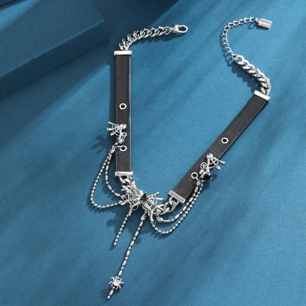 Collana Girocollo con Ragnatela Velenosa e Nappe Stile Dark Accessorio Punk per Ragazza Moda Alternativa