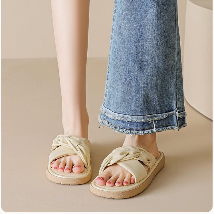 French pleated cross with thick-soled one-word cool slippers 2025 new square head versatile vacation beach flat sandals