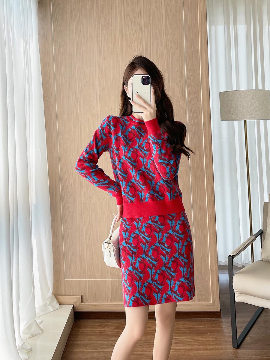 

Повседневный комплект-двойка класса люкс: Свитер с длинным рукавом и платье с высокой талией для осени/зимы Medium