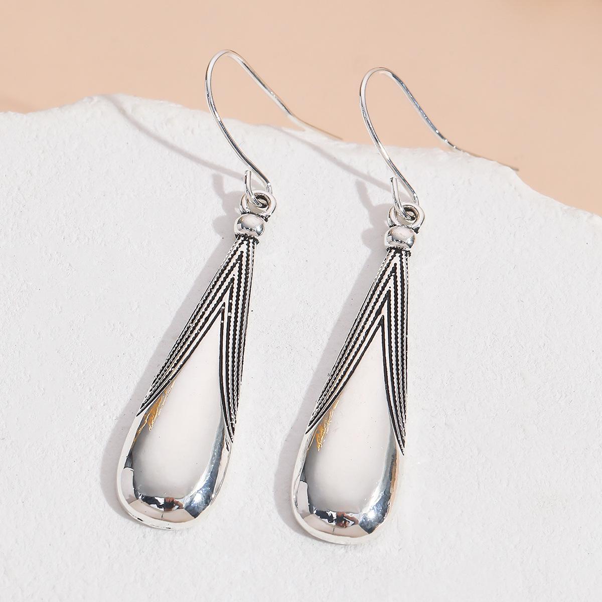 Retro Fashion Water Drop Earrings - Women s Best Sellers античный серебряного