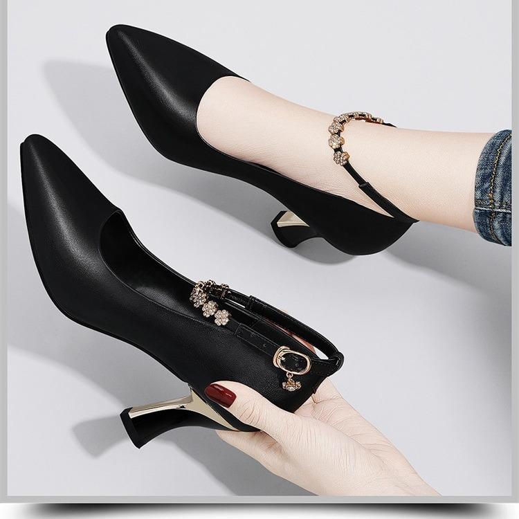 Stilvolle und sexy diamantbesetzte Ein-Knopf-High-Heel-Schuhe mit spitzer Zehenpartie, flachem Ausschnitt, für den Nachtclub, schlank, High Heels, Damenschuhe, Einzelschuhe