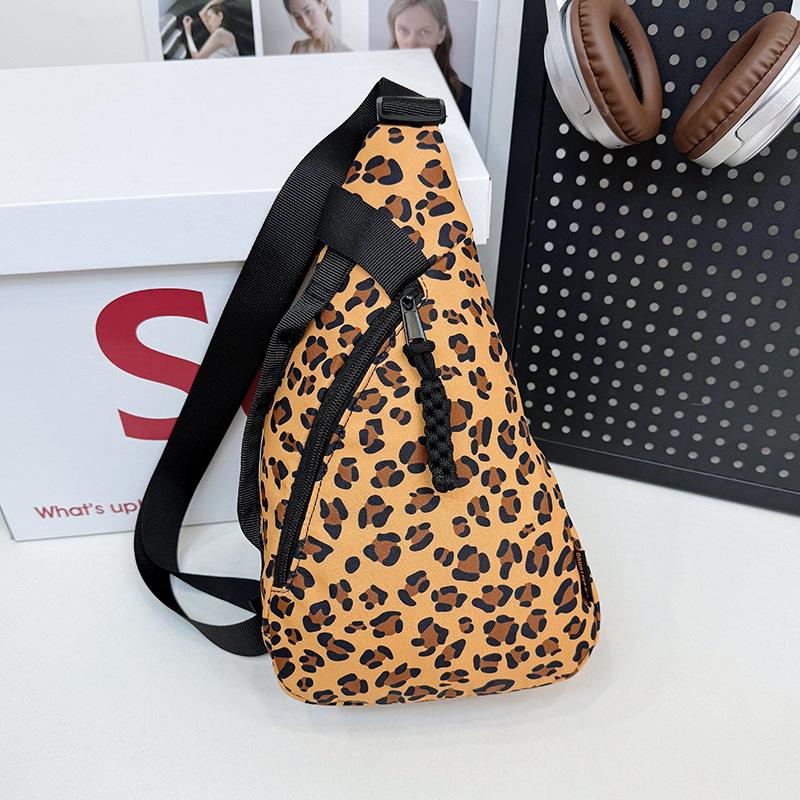 Trendy Leopard Print Large-capacity Breast Bag Niche Versatile Shoulder Bag High-end Casual Commuter Messenger Bag