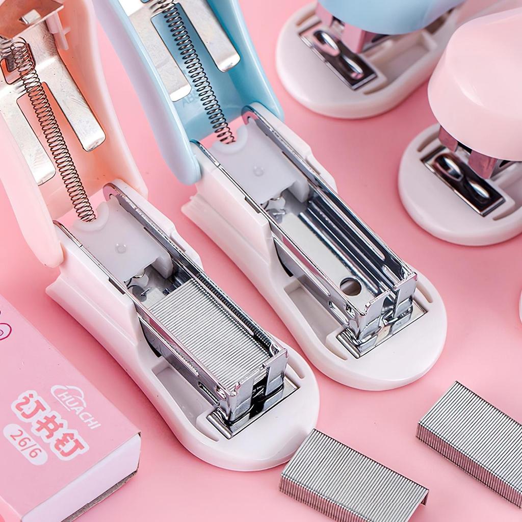 1 Set Mini Capsatoare Culoare Macaron, include 1000 buc Agrafe și Coadă de Scos Agrafe, Unelte de Legat Metalice Ușoare cu Economie de Efort