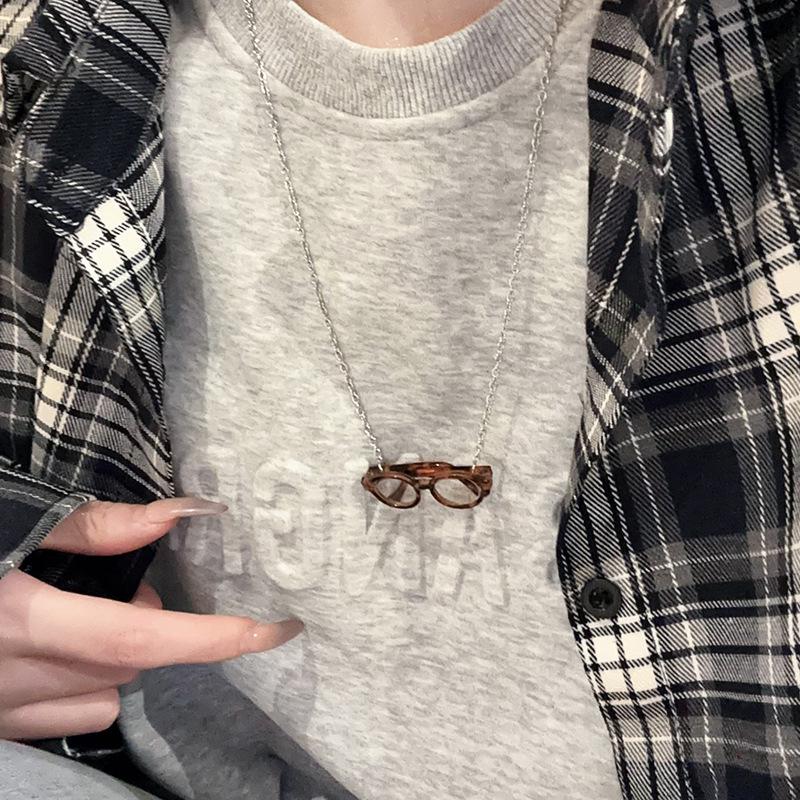 Bohemian Ethnic Distressed Bow Metal Necklace with Versatile Long Round Pendant 2025