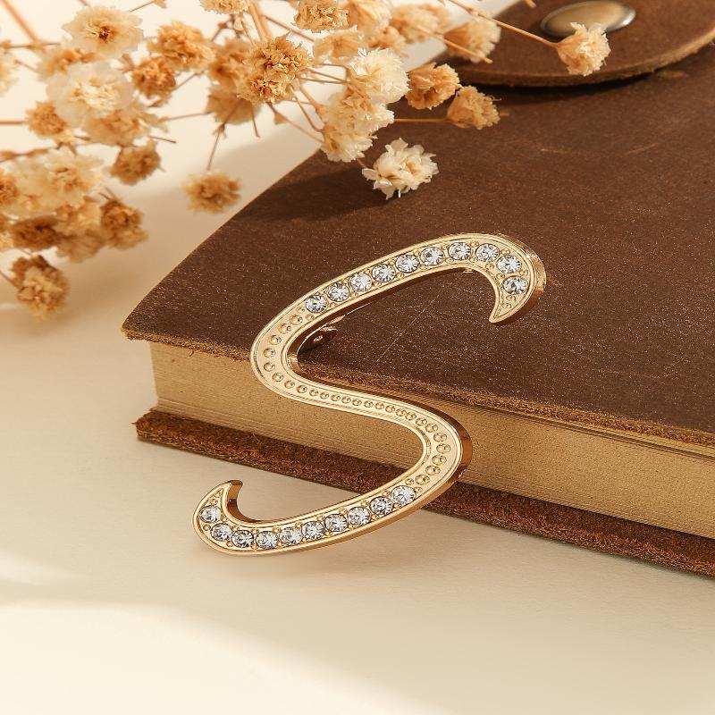Women A-Z Letter Brooch Rhinestones Crystal Gold Color English Alphabet Metal Pins Cute Brooch Jewelry Accessories Gift