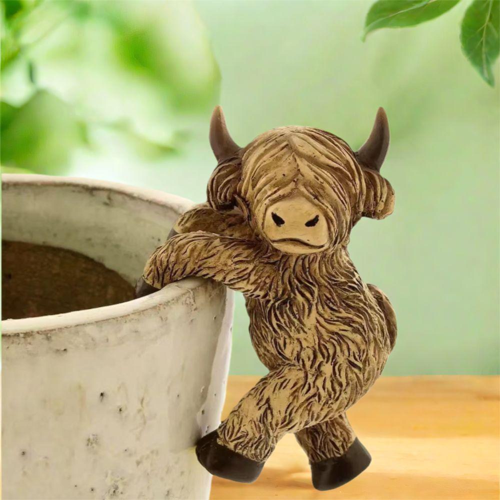Resin Crafts Highland Cow Figurine Cartoon Climbing Cow Ornaments  For Office Outdoor Plant Decor