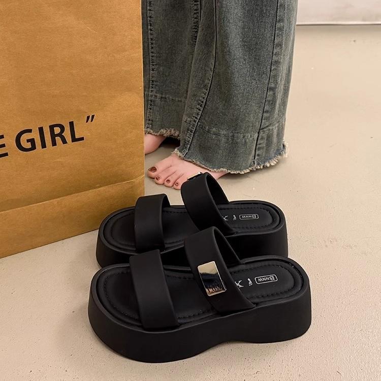 Internet celebrity platform slippers women's summer wear 2025 new models are versatile comfortable seaside beach cool slippers tide