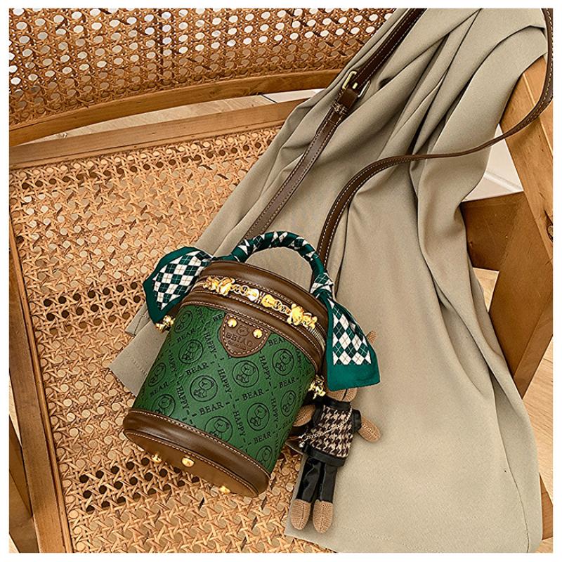 Fashion High Luxury Women's Bucket Bags Cute Cartoon Bear Letter Embossed Cylinder Messenger Bag with Exquisite Pendant Ladies Single Shoulder Bags