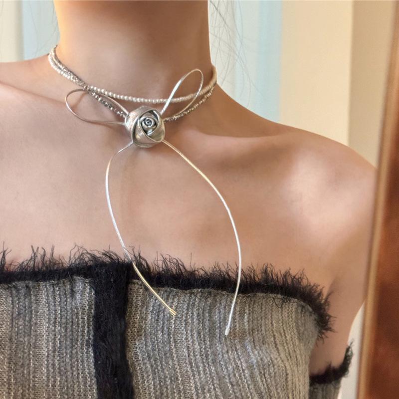 

Кожаное ожерелье с цветочным бантом и жемчугом для женщин в стиле ретро, индивидуальность, универсальный темперамент, модная цепочка на шею, цепочка на ключицу