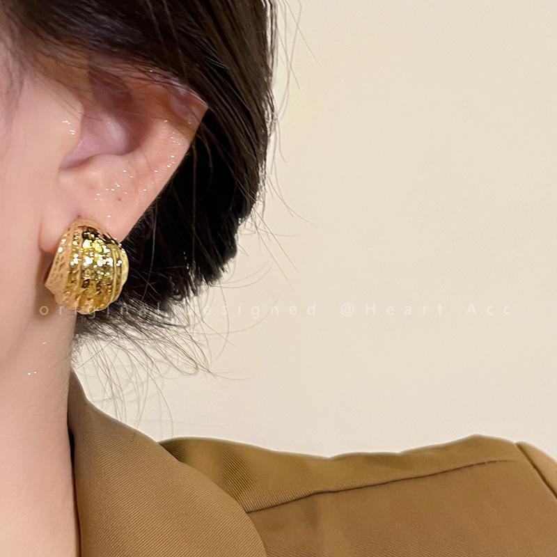 Gold texture earrings women's light luxury temperament high-end stud earrings niche design cold wind suitable for round face earrings